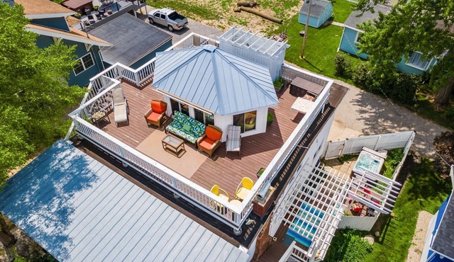 Rooftop Oasis - Hot Tub - Sauna - Steps from Lake!