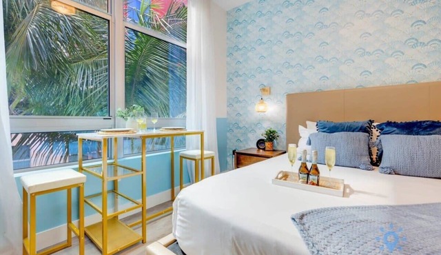 Rooftop Pool & Hot Tub| Hollywood Beach Boardwalk