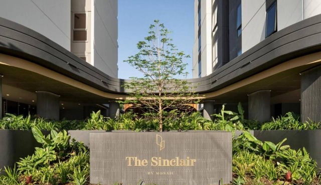 Rooftop Pool with CBD View | Luxe 2BR Free Parking