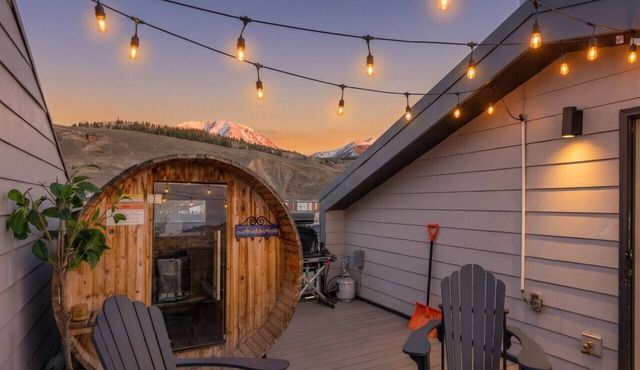 Rooftop Sauna Hideaway Mtn Views & Fireplace