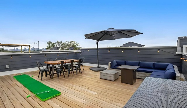 Rooftop Skyline View | Karaoke Stage | 4 Bedroom |