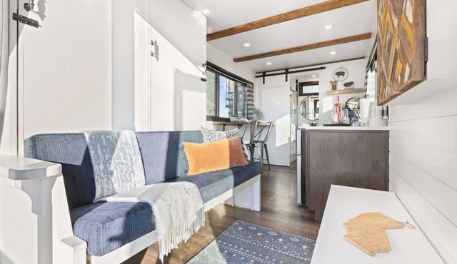 Rooftop Spa! Tiny Cargo Home, Farm Experience