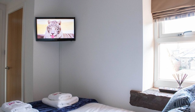 ROOFTOP TERRACE 2 BED 2 BATH DUPLEX APARTMENT IN LYMM VILLAGE CENTRE!