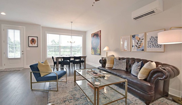 Rooftop w/River View -8 Min to Downtown & Neyland