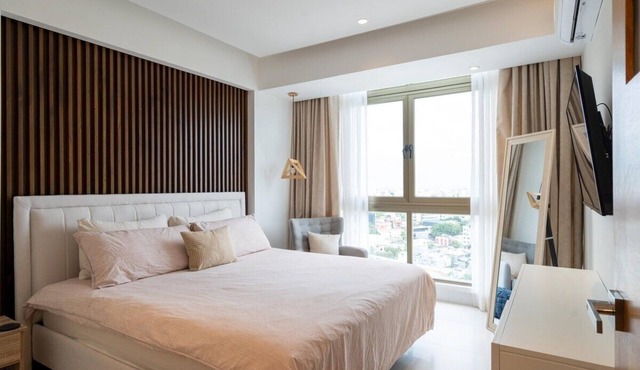 ★RooftopPool-KINGbed-Views-Gym-WiFi-A/C-YellowKey★