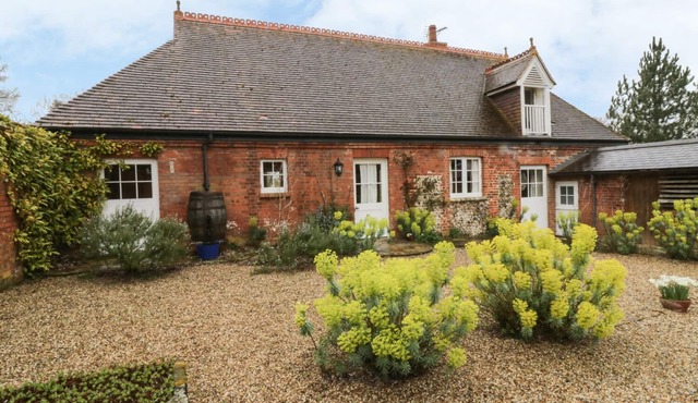 ROOKWOODS, pet friendly, character holiday cottage in Sible Hedingham