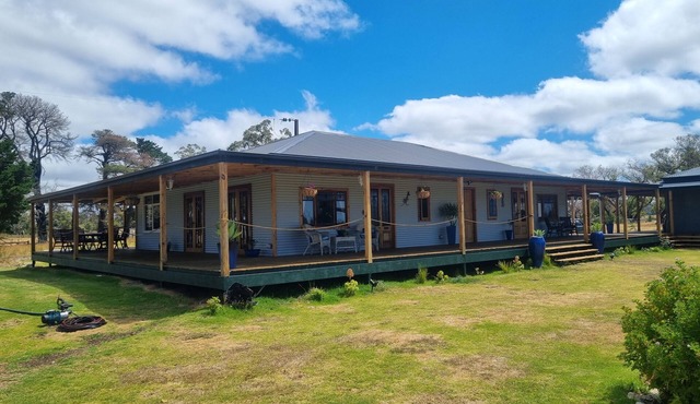 RoolagoonHomestead large deck and large gardens ideal for families. Pet friendly