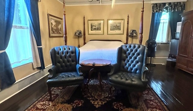 Room 1 Belmont Inn King on 1st floor In room private bathroom Shelbyville, TN