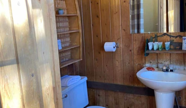 Room 1 - Cozy Lake Getaway 15 Mins from Red River/Angel Fire, NM