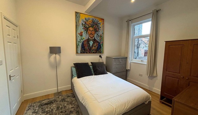 Room 1 - Ensuite Double Room near Liverpool