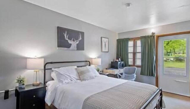 Room 1, Kozy Rest Motel