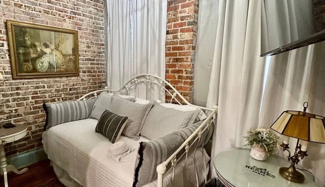 Room 1 (sleeps 1) at Chipley's Squareview Inn