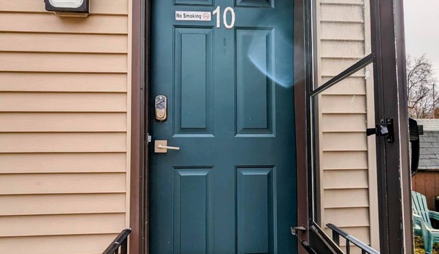 Room 10 Kitchenette - Riverside Motel - 1 Queen, 1 Sofa Bed