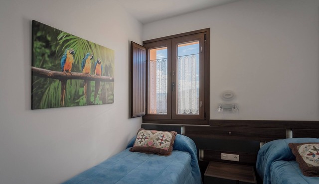 Room '103 Doble Adaptada' with Shared Garden, Wi-Fi and Air Conditioning