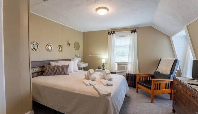 Room 11 (3rd Floor Shared Bathroom)