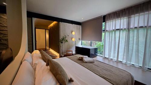 Room 11 by 10 Mentigi