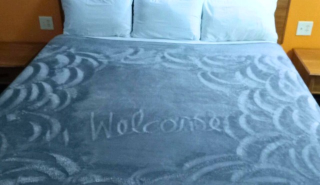 Room 136 - King Bed Hotel Studio