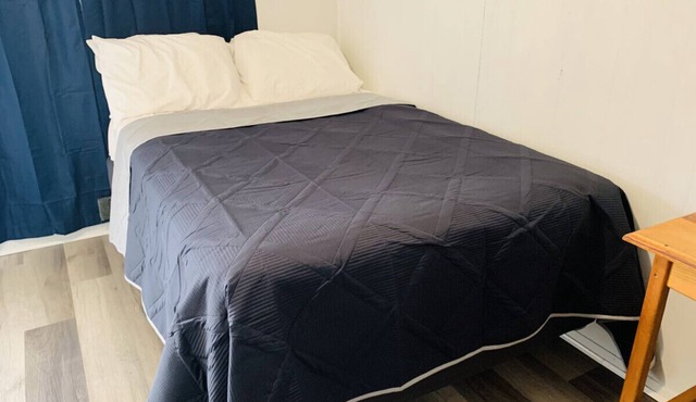 Room 16 - Standard Queen - Sleeps 2 - Harper Motel