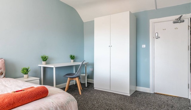 Room 2 double with a work space