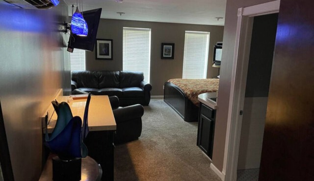 ROOM 2 King Guestroom