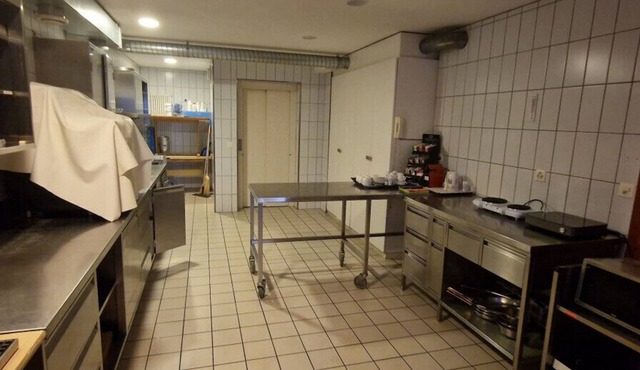 Room 201 - Stay-Central, Hotel Bellevue, Naters