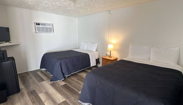 Room 22 - Standard Queen - Sleeps 4 - Harper Motel