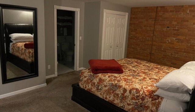 ROOM 3 Luxury King Suite