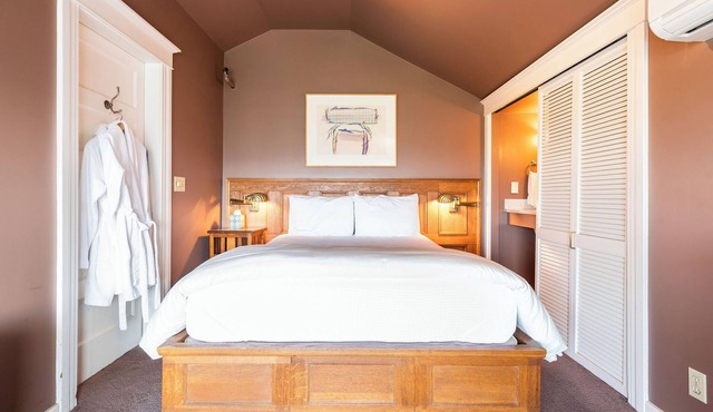 Room 306 - Unique Accommodations in Seattle's Capitol Hill