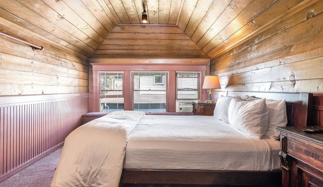 Room 307 - Unique Accommodations in Seattle's Capitol Hill