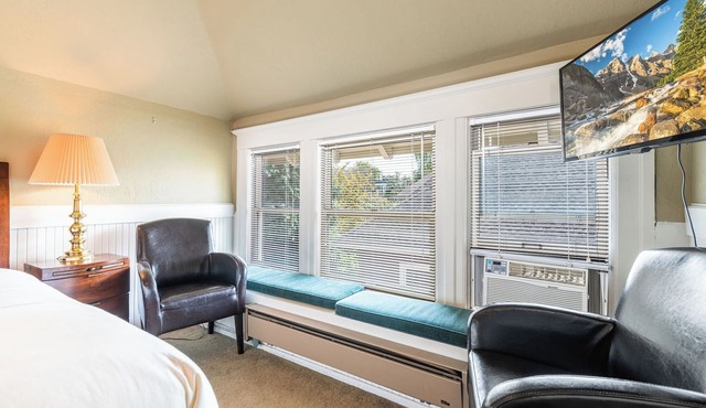 Room 308 - Unique Accommodations in Seattle's Capitol Hill