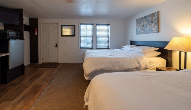 Room 4 at Inland Lakes Motel, Indian River, MI