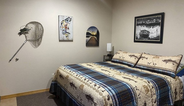 Room 4 @ Montana's Wolf Creek Lodge