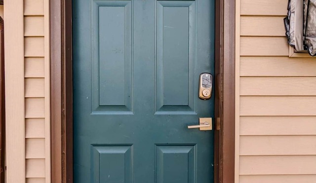 Room 4 - Riverside Motel - 1 King Bed & 1 Queen Bed