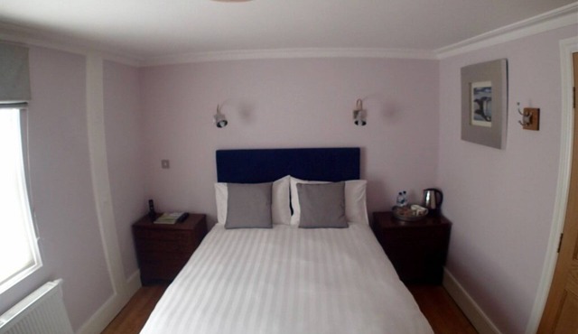 Room 5-Double room-Ensuite with Bath