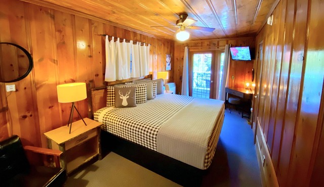 Room 5 - King Kitchenette