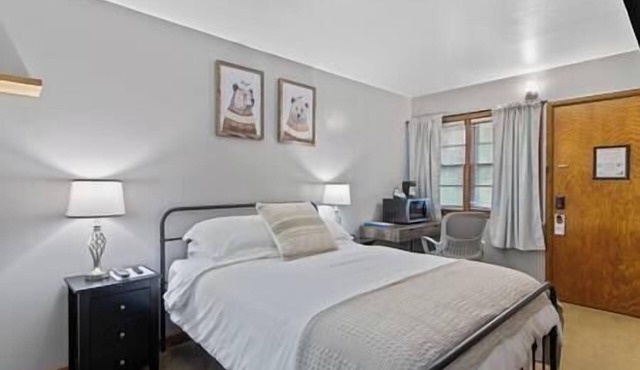 Room 5, Kozy Rest Motel