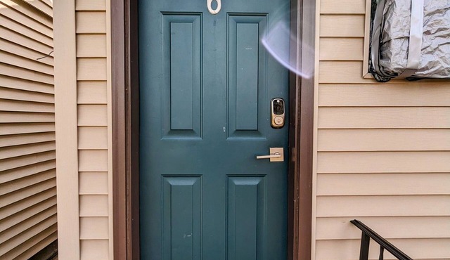 Room 6 - Riverside Motel - 1 Queen, 1 Twin