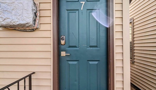 Room 7 - Riverside Motel - 3 Twin (Single) Beds