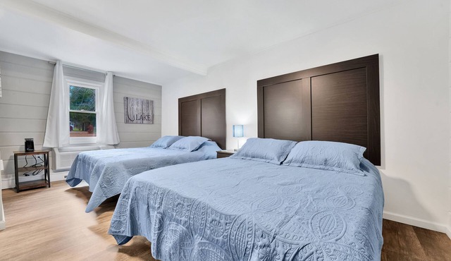 Room #7: Updated Suite w/2 Queen Beds