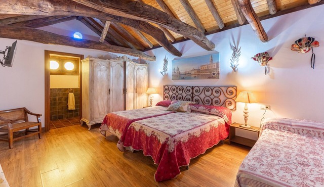 Room 8 with Private Terrace - El Sueño De Lucrecia, Toledo