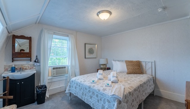Room 9 (3rd Floor with Shared Bath)