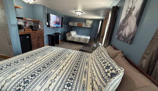 Room 9 - Caribou Crossing Motel