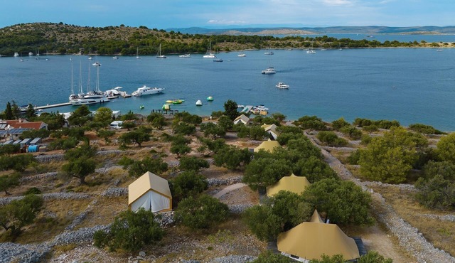 Room 9 - Perfect Glamping for people who want more!