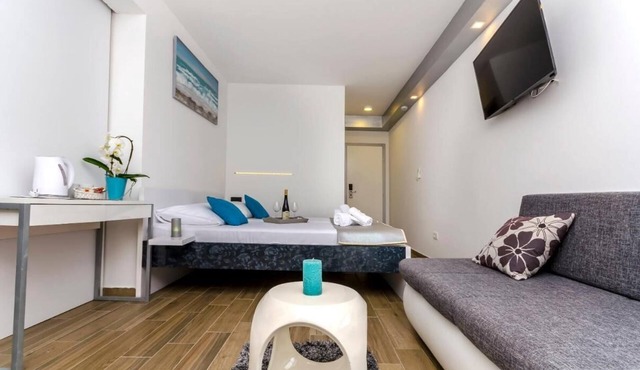 Room-all Saints Suites B&b Kastela