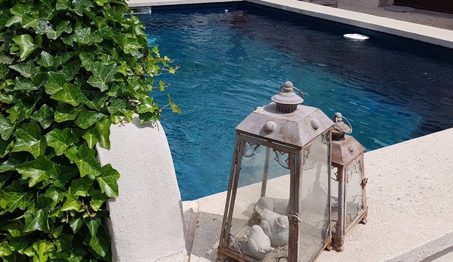 Room 'Angevine' with Shared Pool, Wi-Fi and Air Conditioning