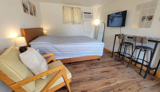 Room At The Cresco Motel