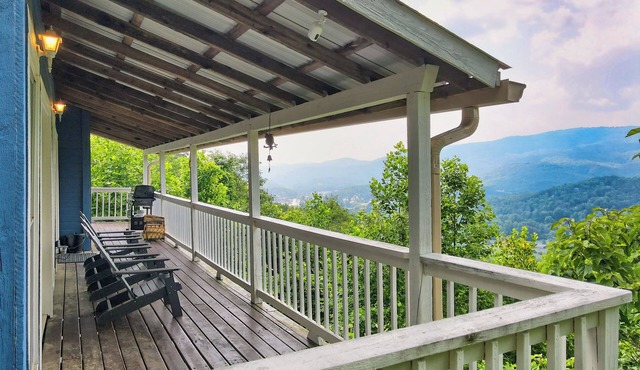 Room at the Top- This View! Pet Friendly Mtn Cabin