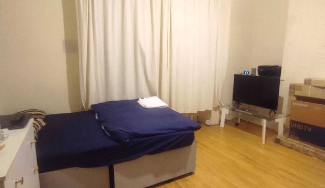 Room Available in shared house 5 minute walk from town