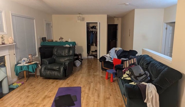 Room available in the luxurious Masonville Mall area in London, Ontario.