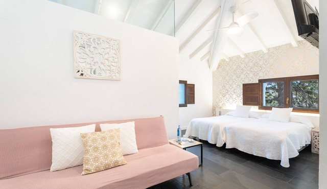 Room 'Blanca' with Mountain View, Wi-Fi and Air Conditioning